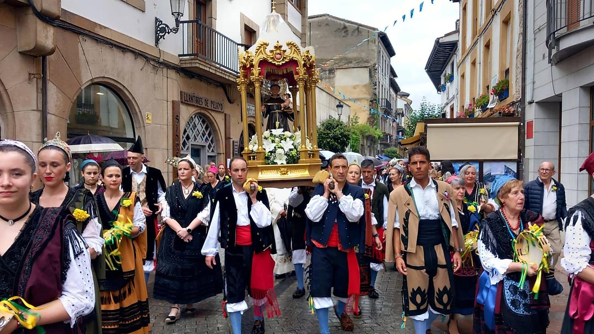 San Antonio desata la euforia en Cangas de Onís El Comercio Diario de Asturias